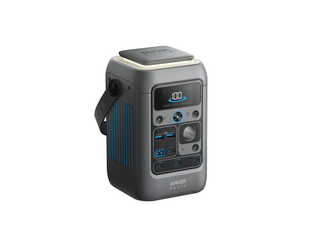 Anker SOLIX C300 DC display and port detail