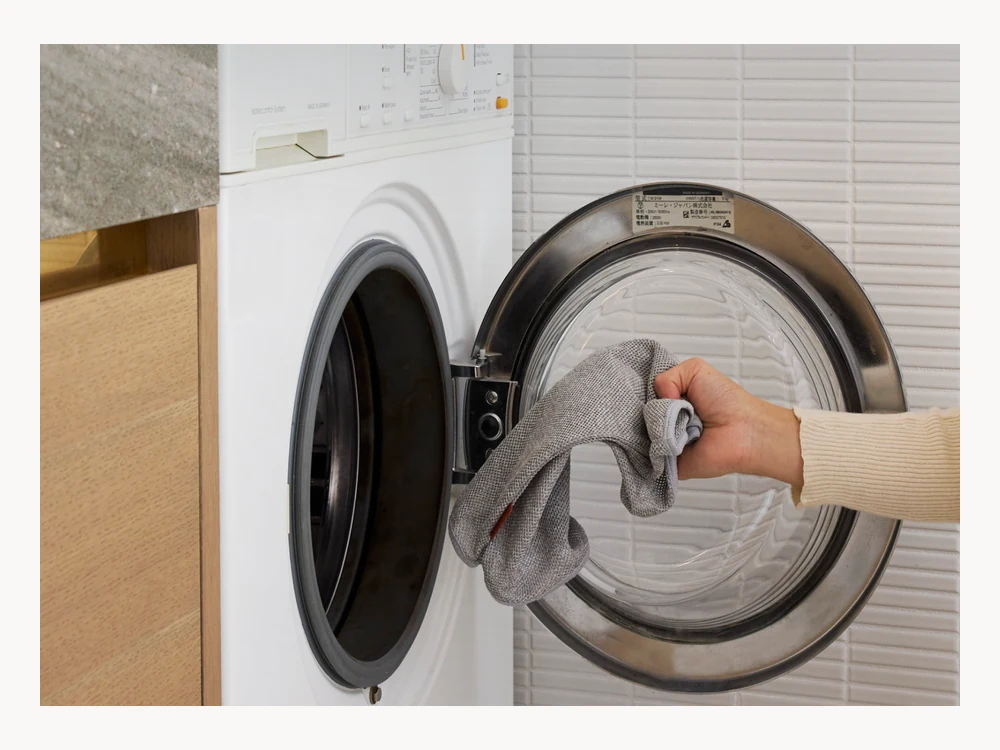 Blueair Blue Pure 311i Max washable fabric pre-filter being changed
