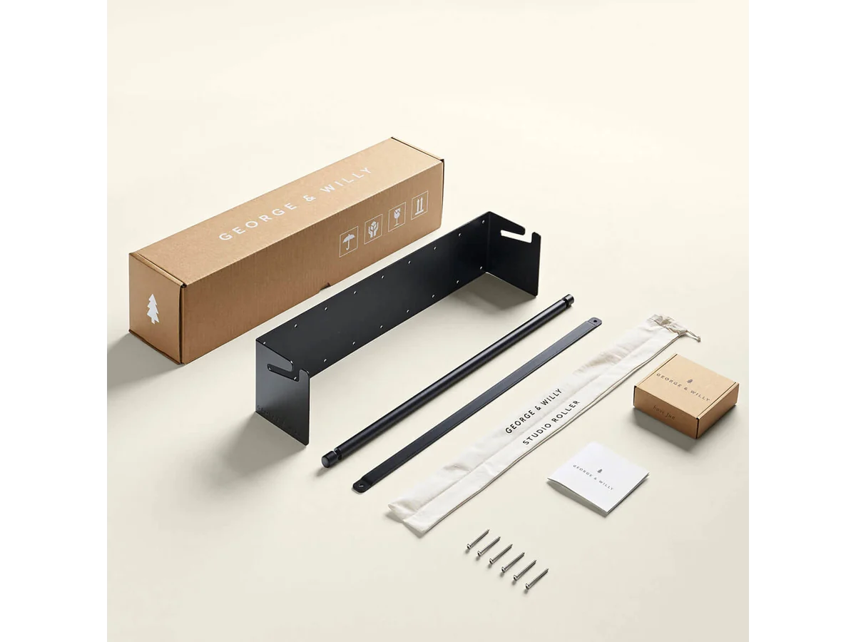 George & Willy Studio Roller in black finish with paper roll