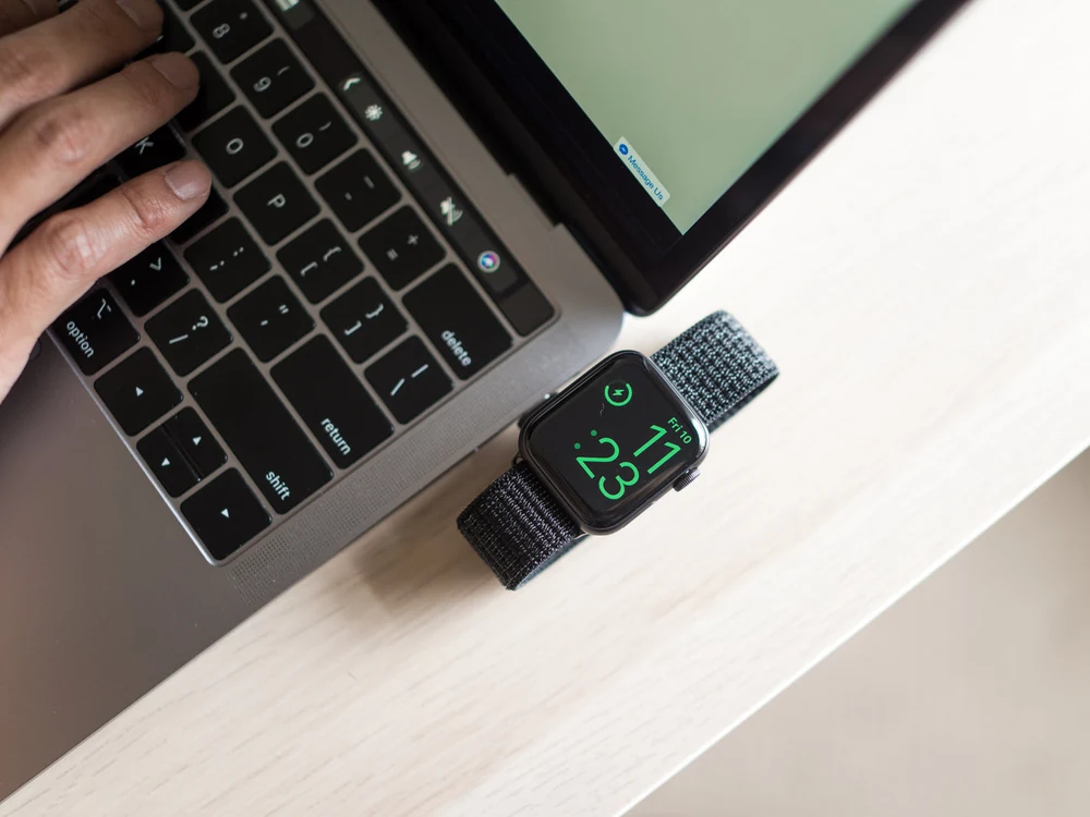 Hellomaco GO charging an Apple Watch from a MacBook USB-C port