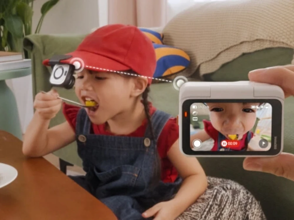 Insta360 GO Ultra Action Pod touchscreen