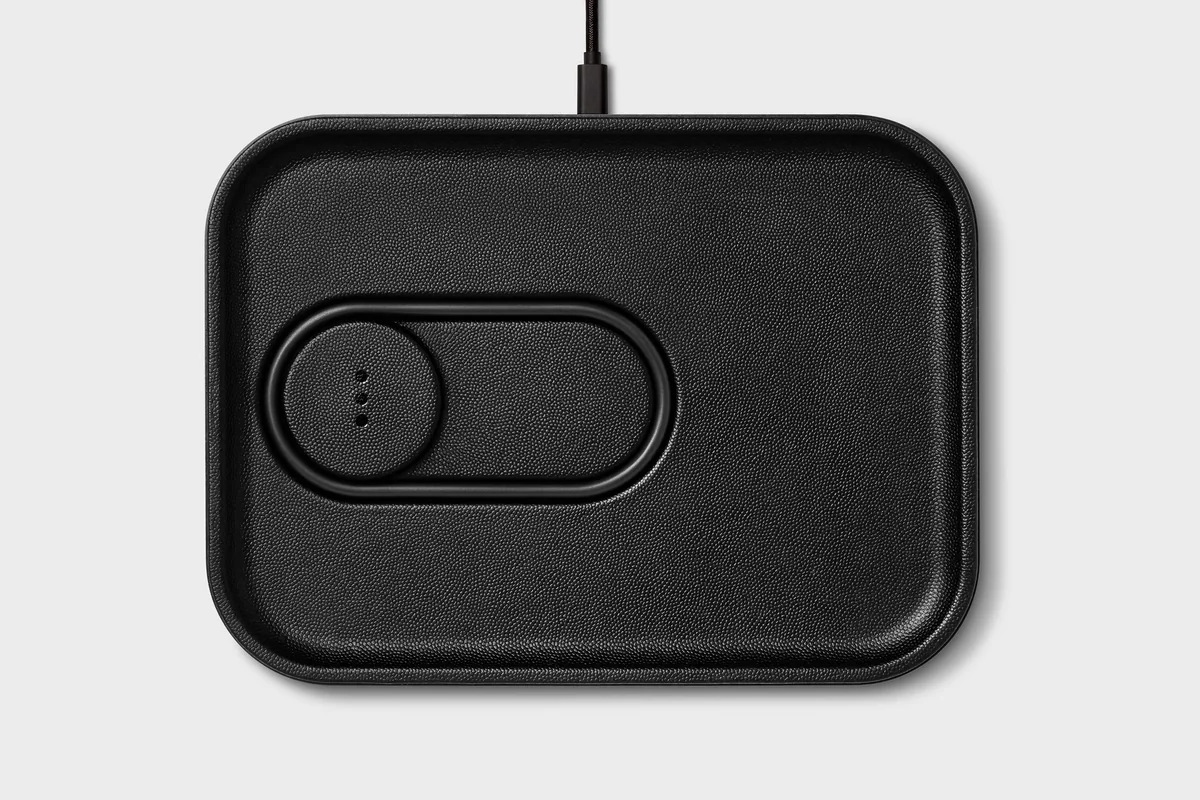 Courant MAG:3 Classics black charging tray top view