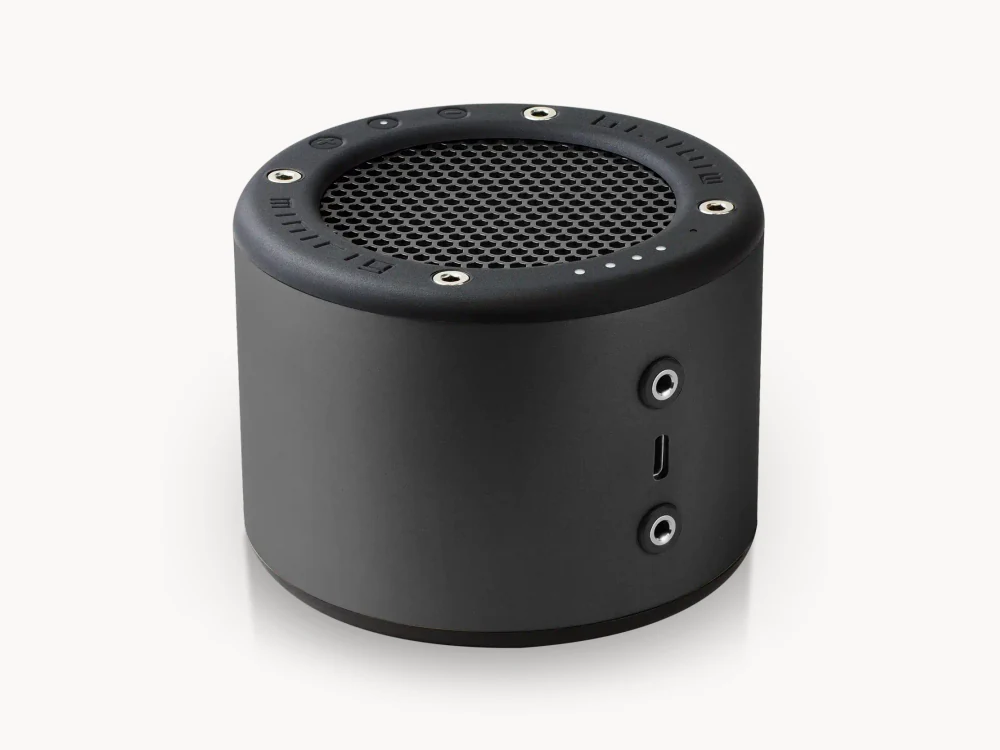 Minirig 4 black Bluetooth speaker angled product view