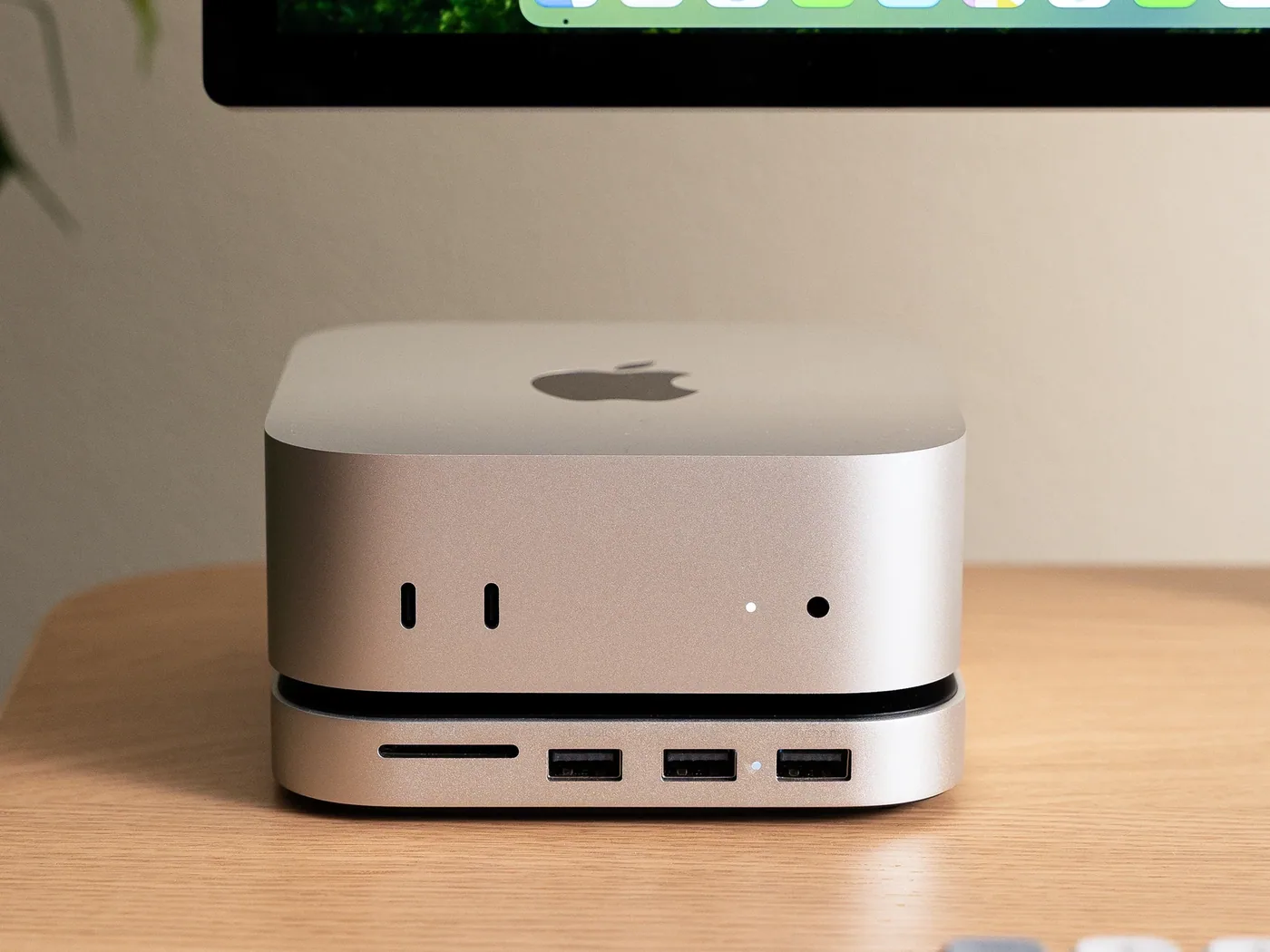 Satechi Mac Mini M4 Stand and Hub under an Apple Mac mini on a desk