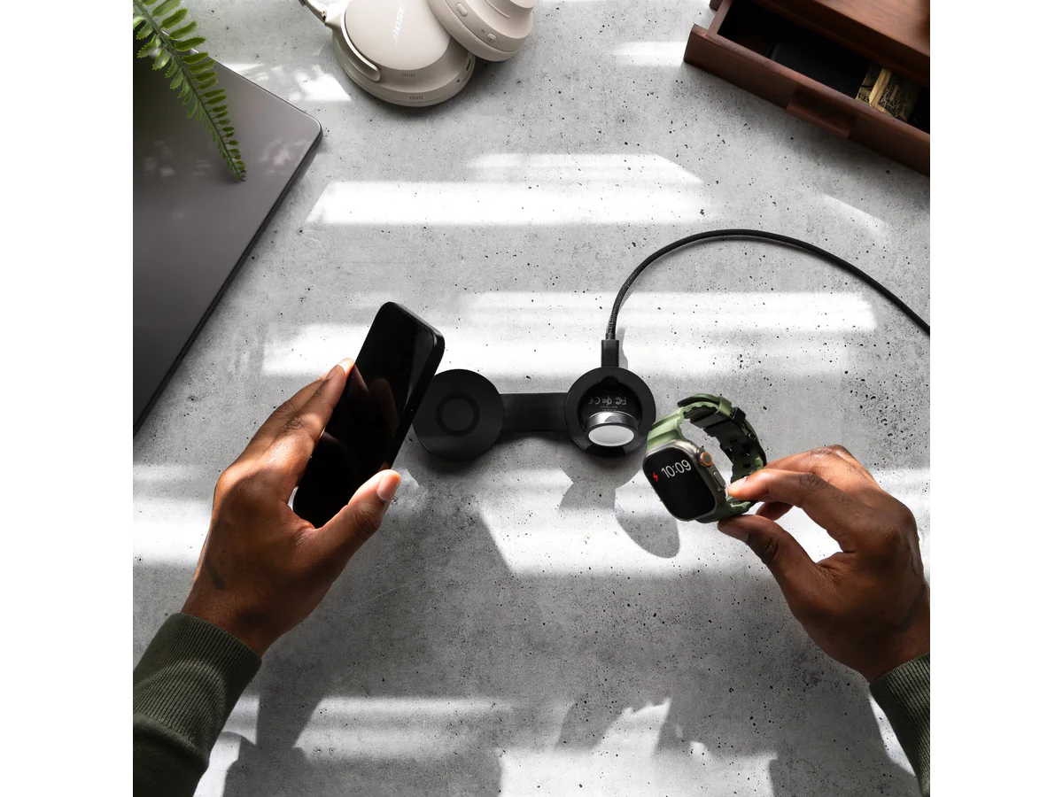 Twelve South ButterFly SE charging an iPhone and Apple Watch on a table