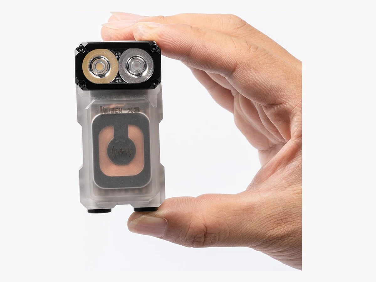 Wuben X3 flashlight pinched between fingers